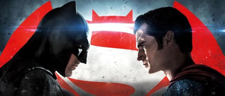 Nonton Film Betmens pret Supermenu (2016) | Smadzeņu cīņa pret muskuļiem!