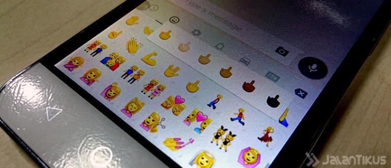 Paano Gamitin ang Middle Finger Emoji at Condom Emoji sa WhatsApp